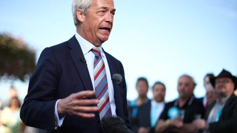Nigel Farage siegt mit einer rigorosen Migrations-Agenda. Die Tories sind K.O. – weil sie ihre Werte aufgegeben haben. Was lernen Europas Konservative daraus?