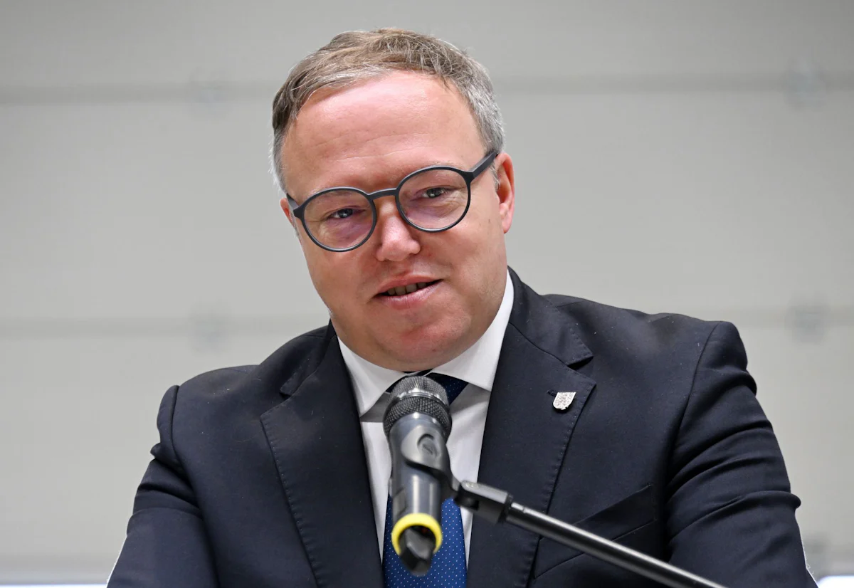 Gedenken an Kriegsende - Voigt: 80 Jahre Frieden in Europa ist auch Verpflichtung - Politik