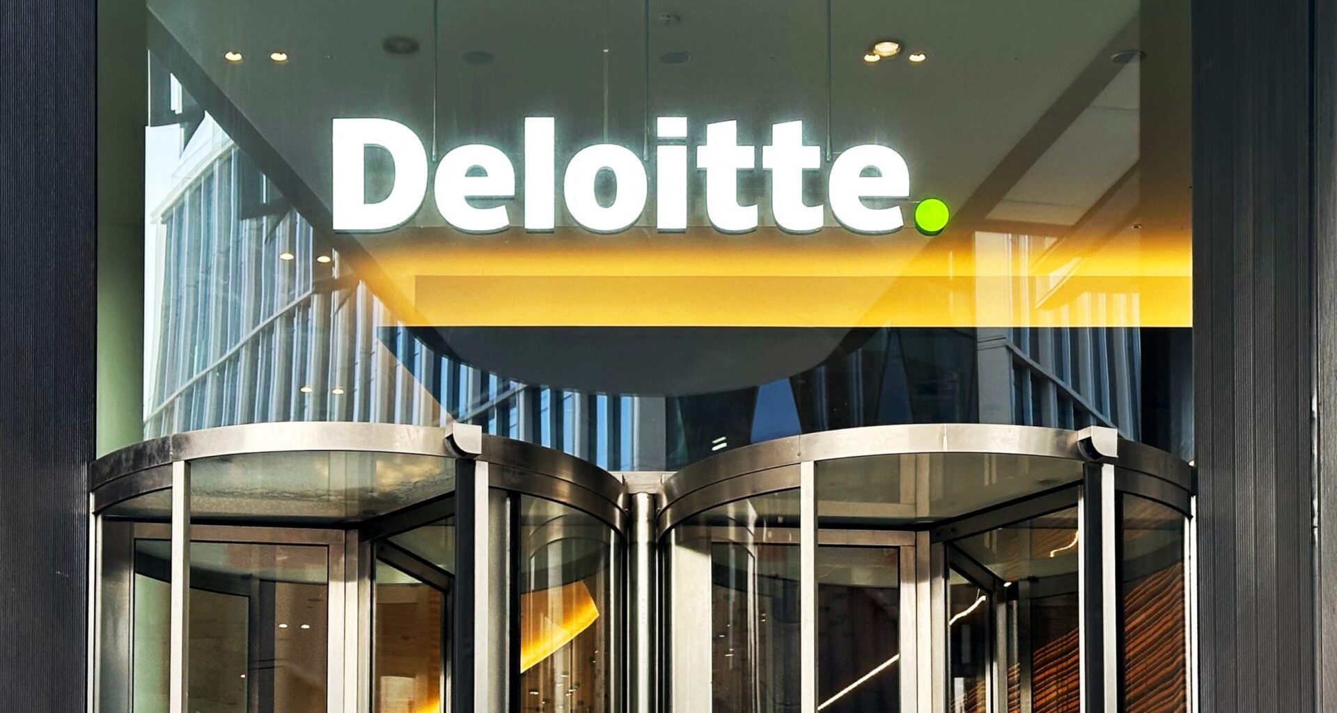 Deloitte UK reduziert Boni.