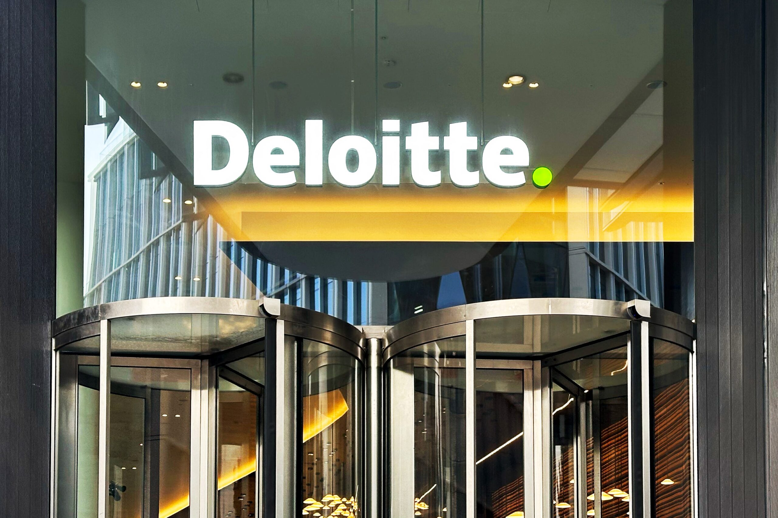 Deloitte UK reduziert Boni.