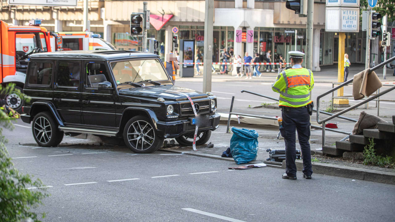 Stuttgart: Wie raste der Unfallfahrer in die Menschenmenge? | Regional