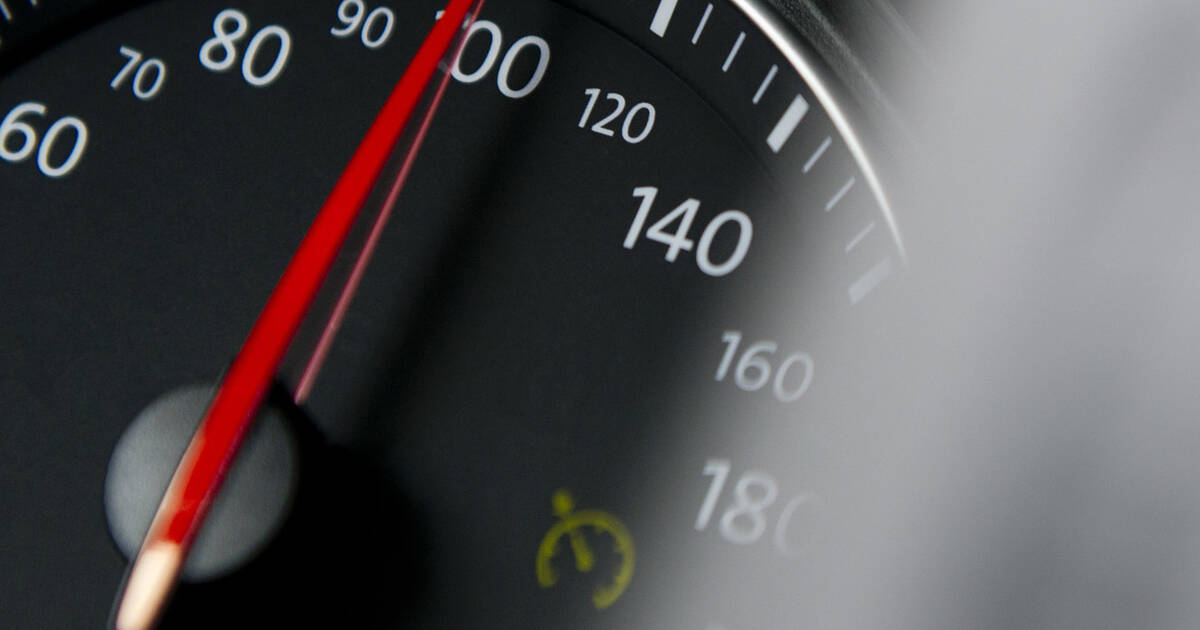 Mannheim: Mercedes rast mit 90 km/h vor Polizei durch Stadt - Polizeiberichte aus Rhein-Neckar-Odenwald