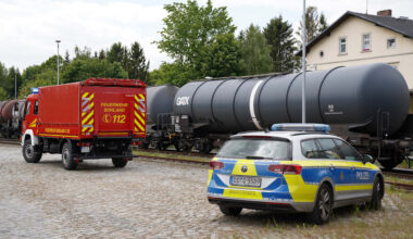 Arbeitsunfall in Sachsen: Mann (54) fällt in Tank-Waggon und stirbt | Regional