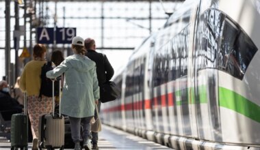 Notfälle - Mensch unter ICE in Frankfurt - Retter kriechen hin - Panorama