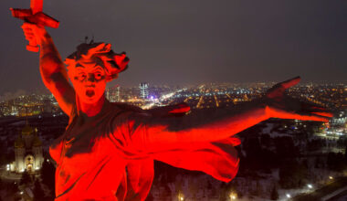 Russland: Mann stirbt in Kopf von Stalingrad-Denkmal | News