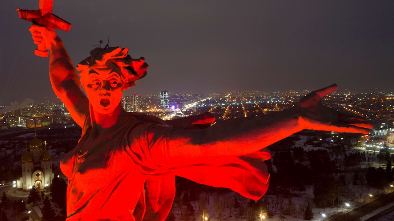 Russland: Mann stirbt in Kopf von Stalingrad-Denkmal | News