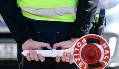 Ermittler aus Deutschland und den Niederlanden haben ein grenzüberschreitend operierendes Netzwerk mutmaßlicher Geldautomatensprenger zerschlagen. Während mehrmonatiger Ermittlungen wurden 18 Verdächtige gefasst, wie das Bundeskriminalamt mitteilte. (John MACDOUGALL)