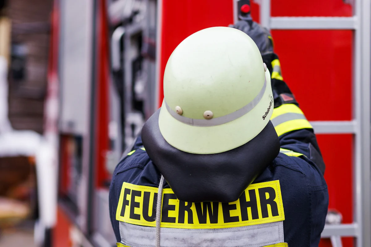 Hannover - Nachbar rettet Mutter und Kinder aus brennender Wohnung - Panorama