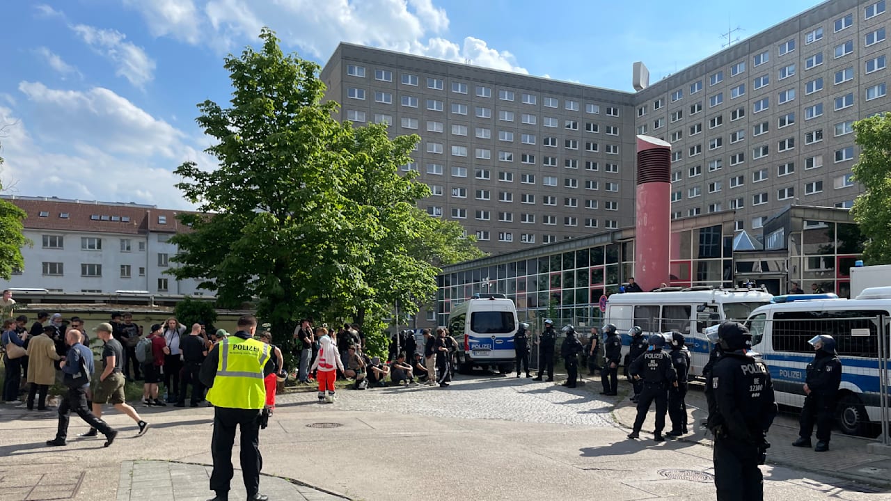 Berlin: Linksradikale besetzen Stasi-Hochhaus | Regional