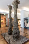 In der Abteilung Museumsgeschichte werden auch zwei Betonpfähle, auf denen der Museumsbau steht, gezeigt. 