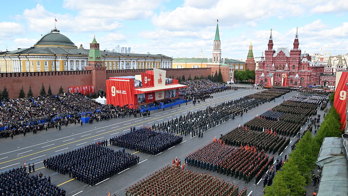 Blick auf den Roten Platz: Die Militärparade hat begonnen.