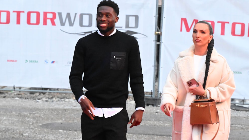 Bundesliga: Fußballer Alphonso Davies und Sheyenne.