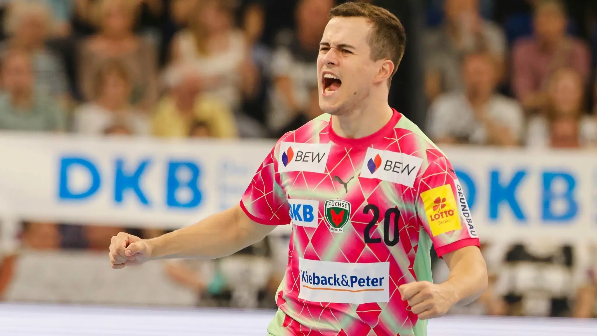 THW Kiel - Füchse Berlin: ARCHIV - 16.04.2025, Schleswig-Holstein, Kiel: Handball: Bundesliga, THW Kiel - Füchse Berlin, 27. Spieltag, Wunderino Arena. Berlins Tim Freihöfer jubelt nach einem Tor. (zu dpa: «Füchse Berlin mit Kantersieg gegen Göppingen») Foto: Frank Molter/dpa +++ dpa-Bildfunk +++