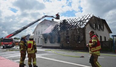Feuer zerstört Asylunterkunft: Polizei schließt Fremdeinwirkung aus | Regional