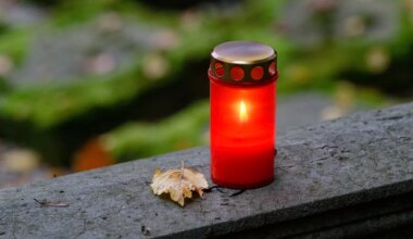 Nürnberg: Verbot von Grablichtern mit offener Flamme wegen Brandgefahr - Bayern