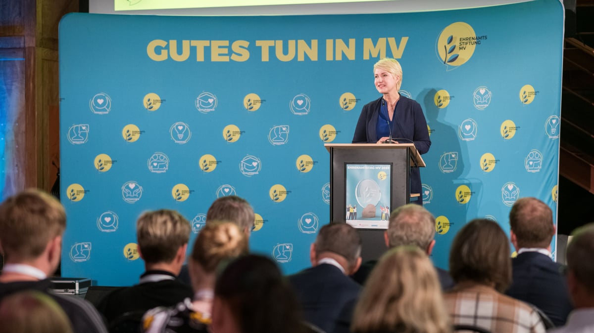 Verein und Schüler aus Vorpommern werden in Schwerin geehrt