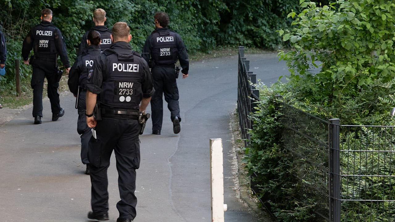 Velbert: SEK stürmt Wohnungen auf der Jagd nach Messer-Attentäter | Regional