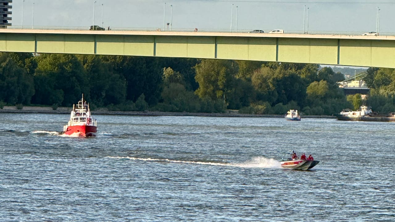 Großeinsatz in Köln: Mensch droht im Rhein zu ertrinken | Regional