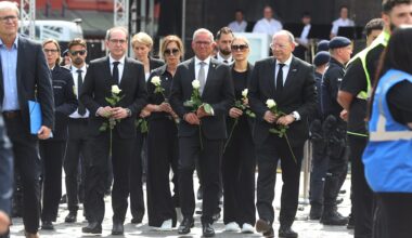 Mannheim: Gedenkstein für ermordeten Polizisten Rouven Laur enthüllt | Regional