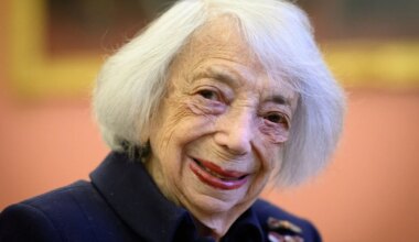 Trauer in Berlin - Margot Friedländer wird beigesetzt - Politik