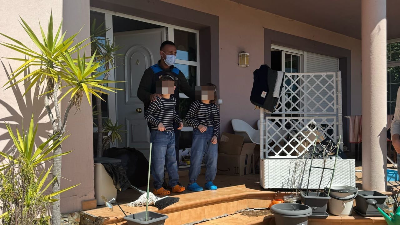 Polizei: Eltern halten Kinder 4 Jahre in Haus in Spanien gefangen | News