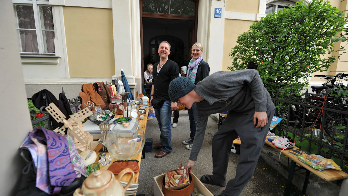 Hofflohmarkt in Schwabing: Wenn die Großstadt sich in ein Dorf verwandelt - München