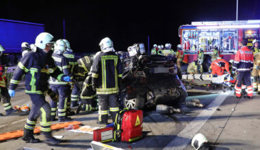 Unfall auf A17 bei Dresden: Lkw rammt Audi – ein Toter, vier Verletzte | Regional