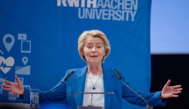 Auszeichnungen - „Starke Stimme Europas“ - von der Leyen erhält Karlspreis - Panorama