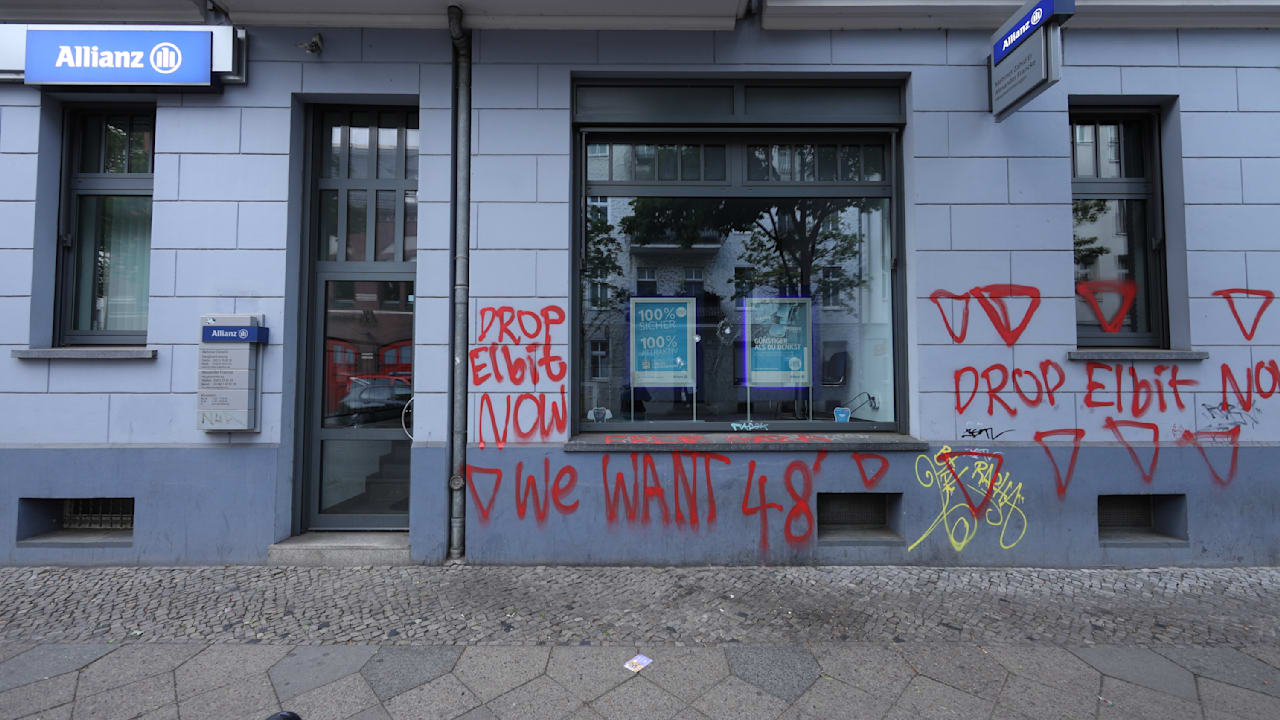 Staatsschutz ermittelt: Israel-Hass auf Büro-Scheibe in Berlin geschmiert | Regional