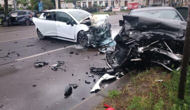 Person in Lebensgefahr: Heftiger Crash in Berlin – sechs Verletzte | Regional