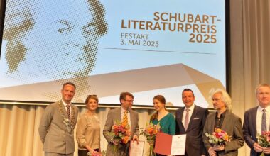 Sein Buch sollte verboten werden, nun erhält der Autor einen Literaturpreis dafür