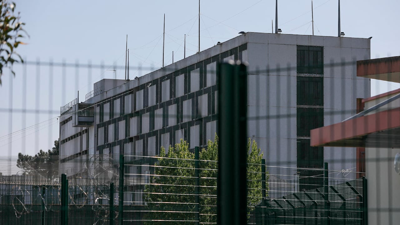 Justiz-Irrtum in Frankreich: Fahndung nach entflohenem Häftling läuft | News