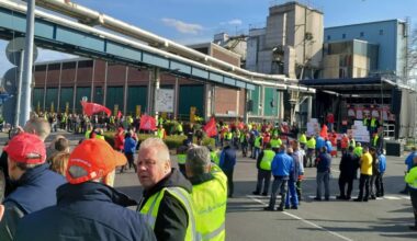 Ford-Beschäftigte in Köln stimmen für Vollstreik, die IG Metall bremst