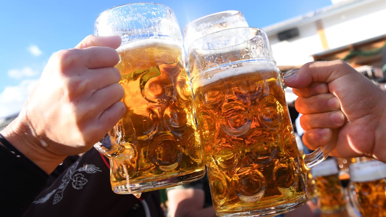 Oktoberfest 2025: So teuer war Bier auf der Wiesn noch nie! | Regional