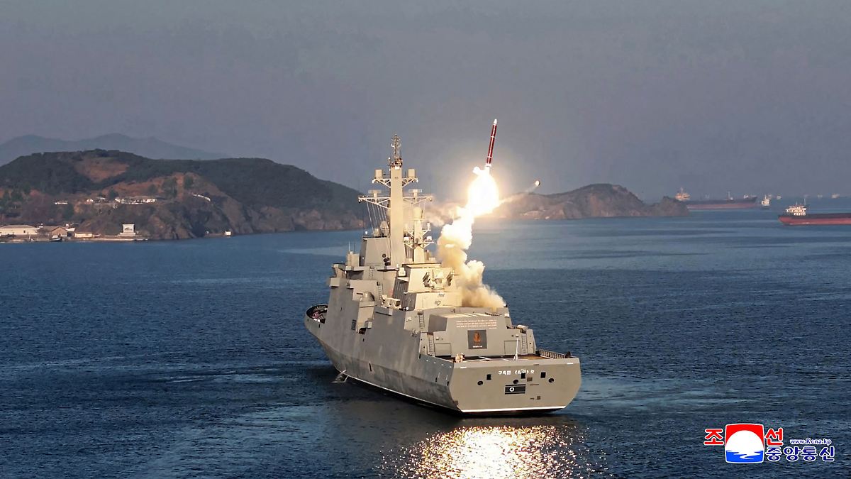 "Unverantwortliche Fehler": "Schwerer Unfall" bei Stapellauf von Zerstörer in Nordkorea