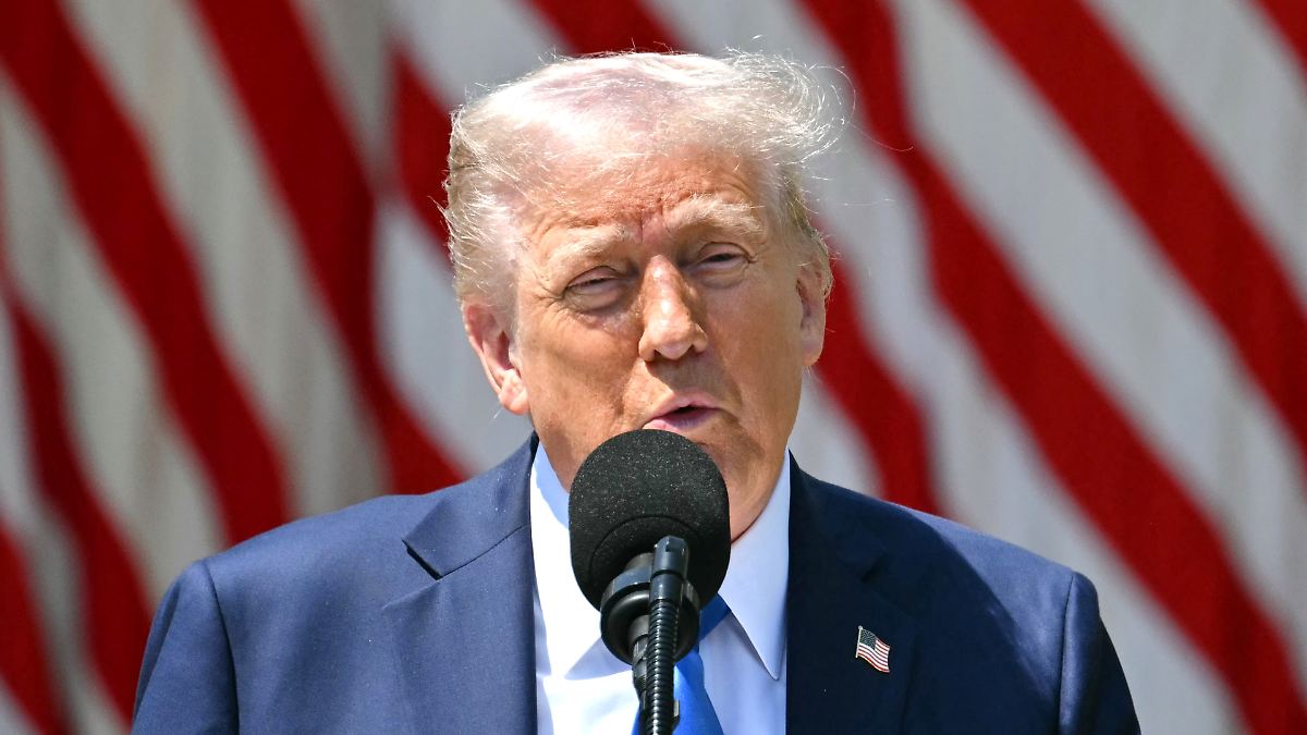 Teheran soll Deal eingehen: Trump kündigt Sanktionen für alle Käufer iranischen Öls an