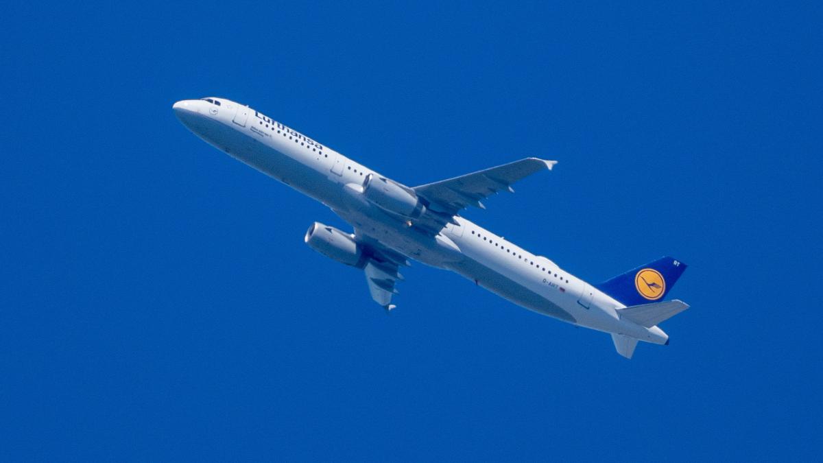 Beinahekatastrophe: Co-Pilot der Lufthansa verliert Bewusstsein – Kapitän kommt nicht ins Cockpit