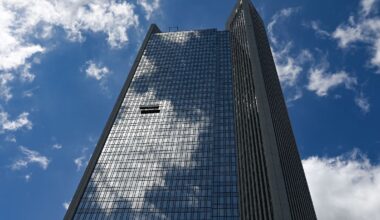Hessen: Mann klettert Hochhaus in Frankfurt empor