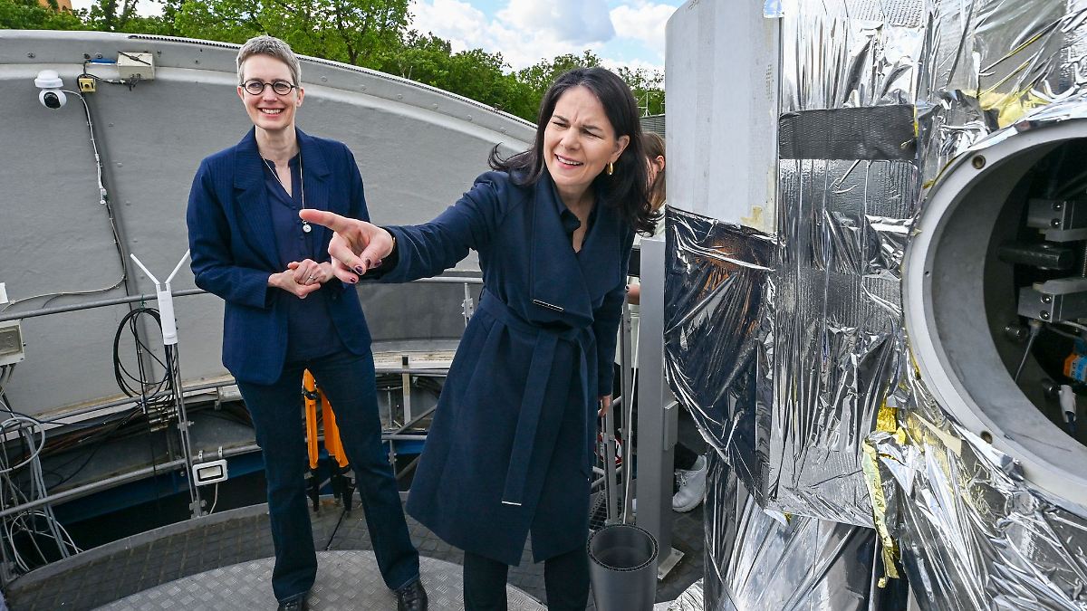 Berlin & Brandenburg: Baerbock: Weltraumschrott auch eine Frage der Sicherheit