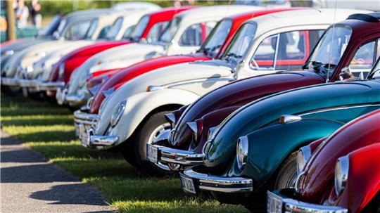 Hunderte Oldtimer-Liebhaber beim Käfertreffen in Hannover
