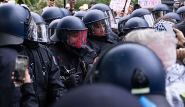 Berlin & Brandenburg: Polizist bei Demo schwer verletzt: Hinweisportal