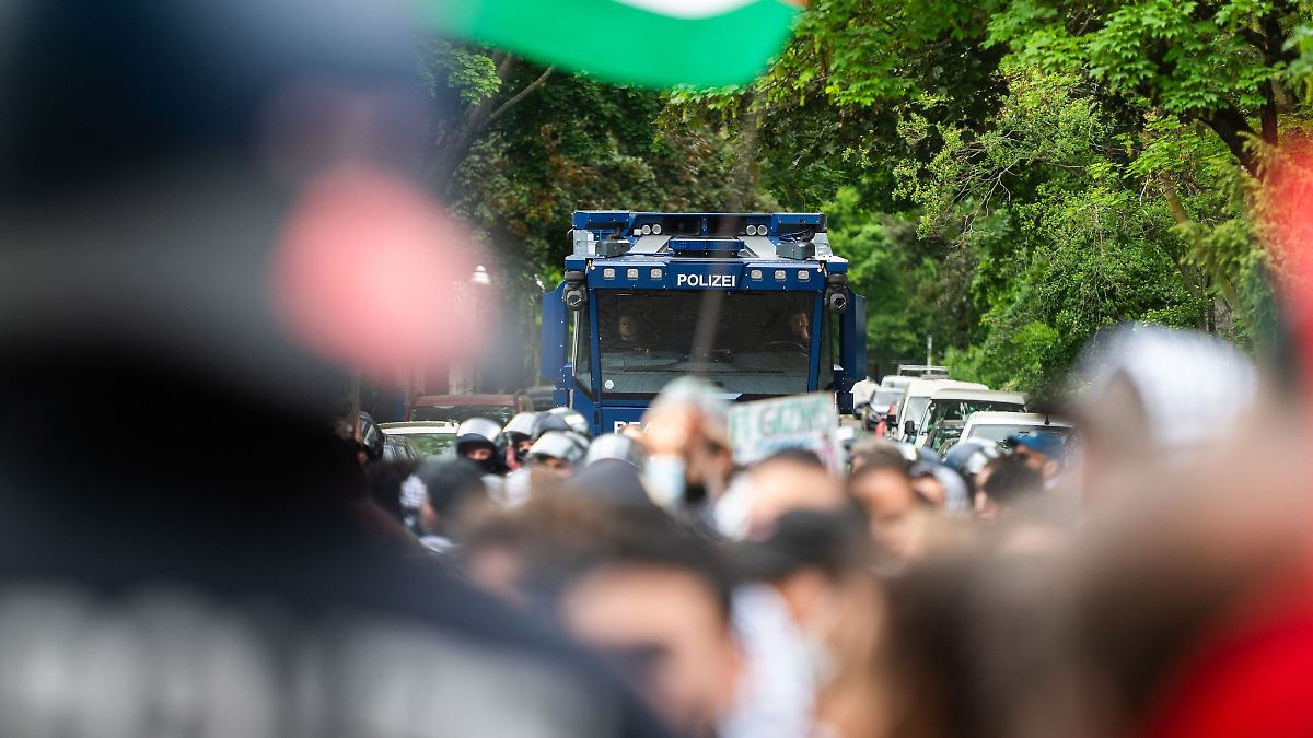 Berlin & Brandenburg: Dobrindt verurteilt Gewalt bei Pro-Palästina-Demo in Berlin