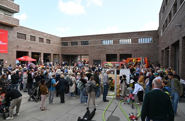 FW Stuttgart: Feuerwehr Stuttgart begrüßt über 10.000 Gäste beim Tag der offenen Tür