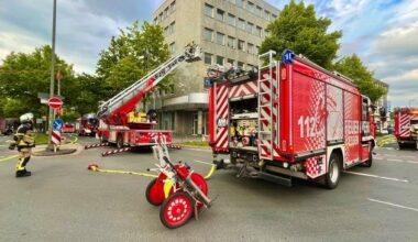 FW-E: Feuerwehreinsatz sorgt für Verkehrsbehinderungen in der Essener Innenstadt