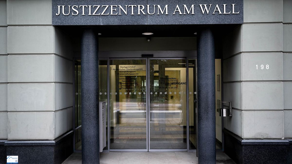 Niedersachsen & Bremen: Rassistische Chats - Freistellung von Feuerwehrmann rechtens