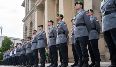 Berlin & Brandenburg: Bundeswehr-Gelöbnis vor Berliner Abgeordnetenhaus