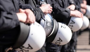 Gesichert rechtsextreme Partei: AfD-Mitglieder im Staatsdienst sollen überprüft werden – 200 Polizisten unter Extremismusverdacht