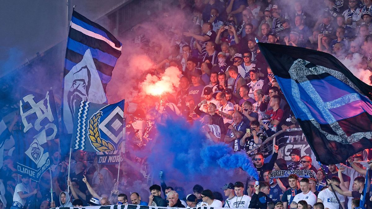 Niedersachsen & Bremen: HSV-Fans versuchen Bordbistro im ICE zu stürmen