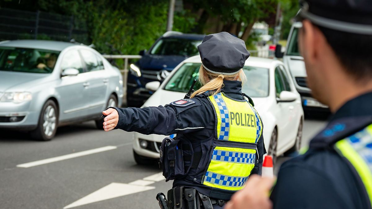 Hamburg & Schleswig-Holstein: Hafengeburtstag und HSV-Spiel - Polizei im Großeinsatz