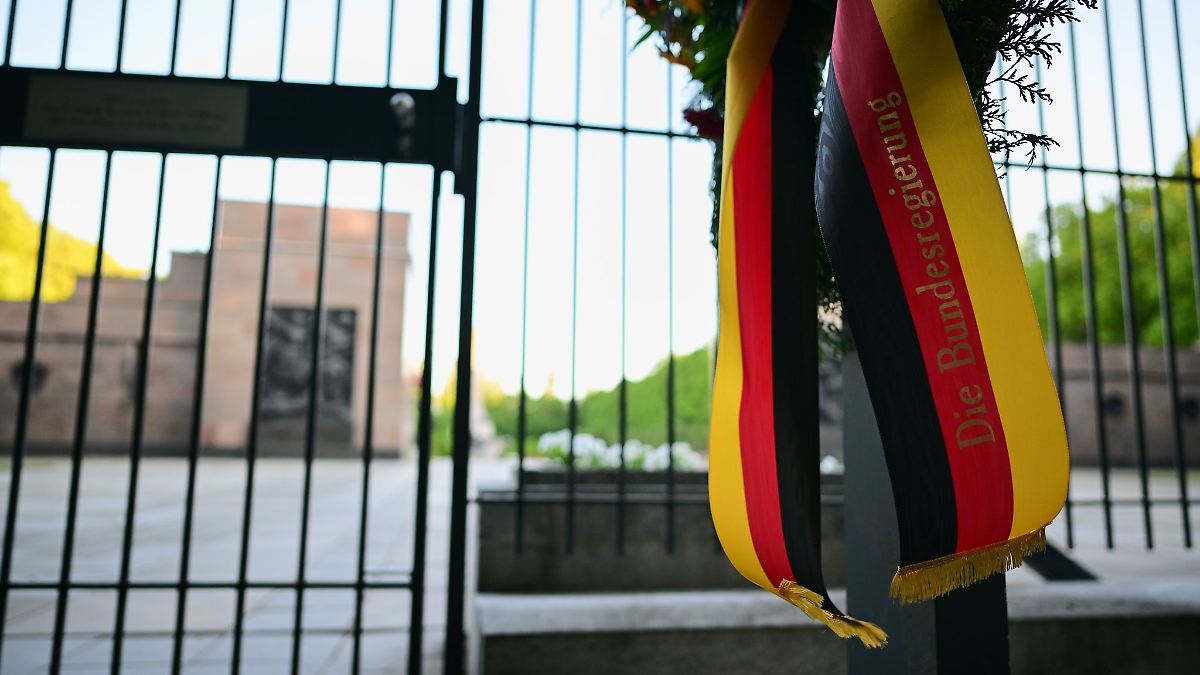 Berlin & Brandenburg: 1.900 Polizisten bei Gedenken an Kriegsende 1945 in Berlin